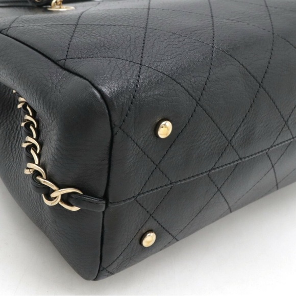 Chanel Black Soft Bullskin Quilted Leather Tote Bag - Picture 4 of 9